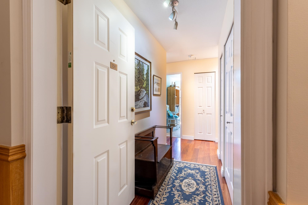 Garden / Landscaping Photo of 106 5768 Marine Way, Sechelt, BC