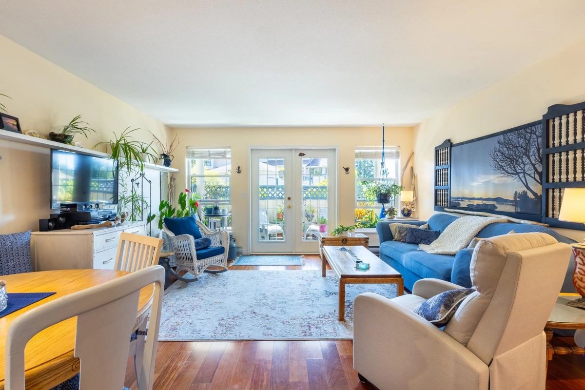 Kitchen Island Photo of 106 5768 Marine Way, Sechelt, BC
