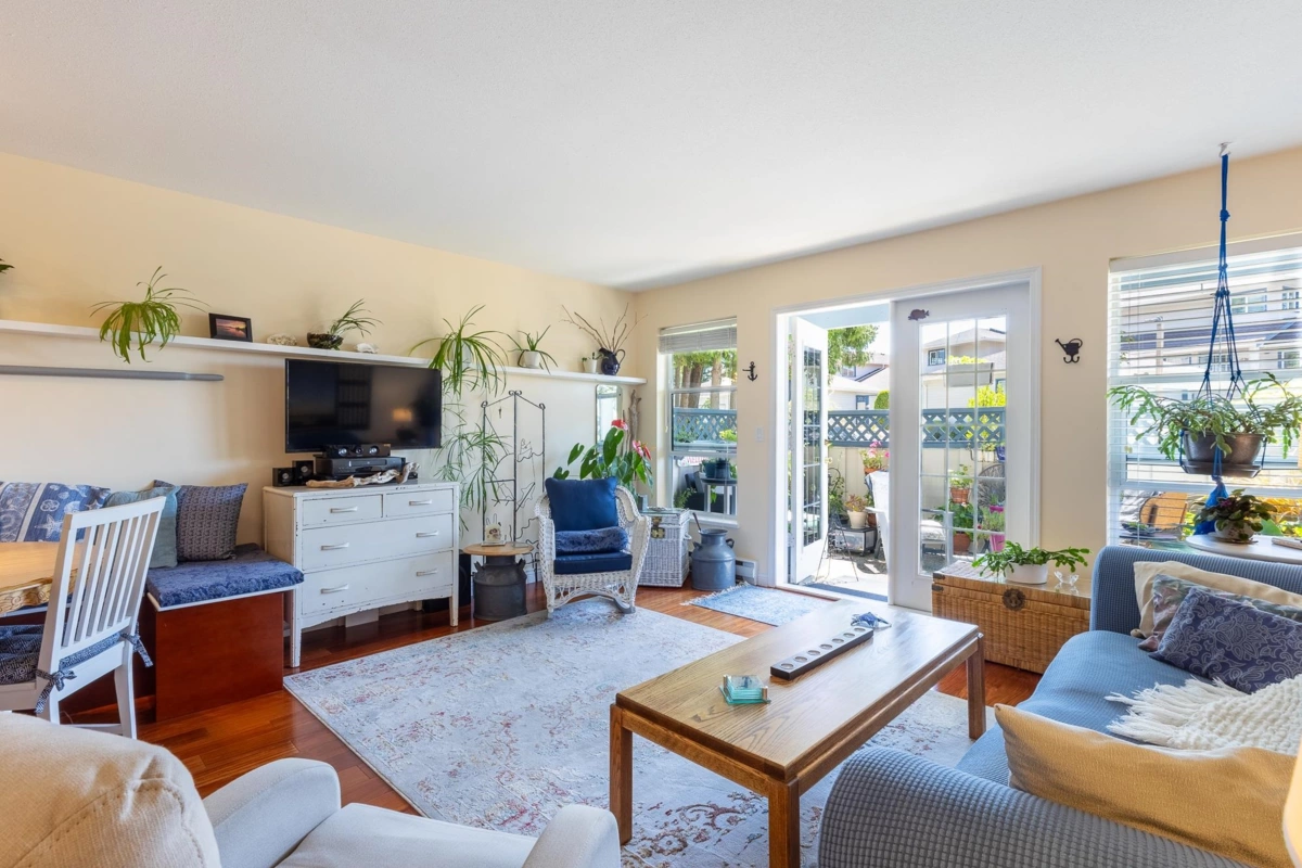 Kitchen Photo of 106 5768 Marine Way, Sechelt, BC