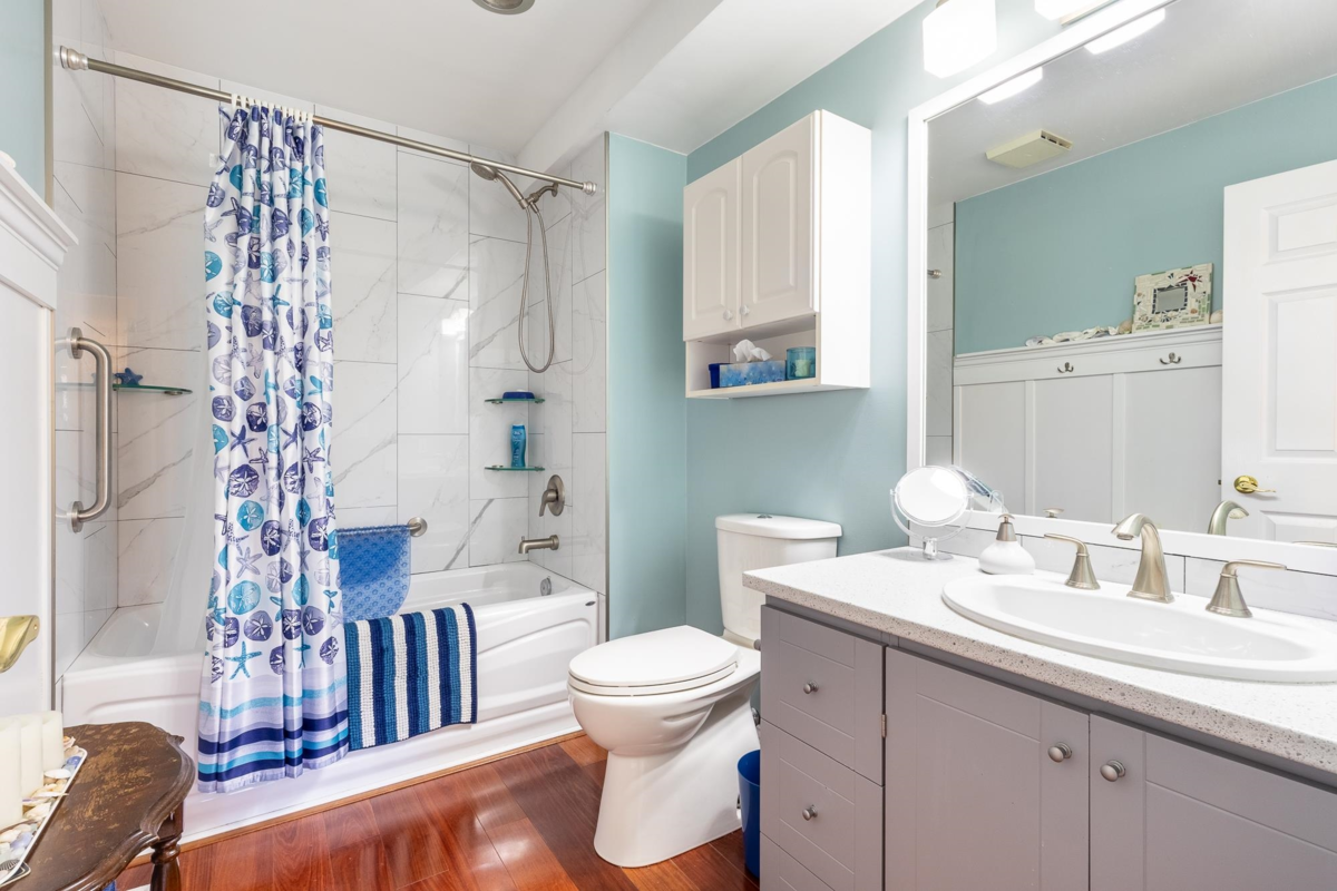 Loft / Bonus Room Photo of 106 5768 Marine Way, Sechelt, BC