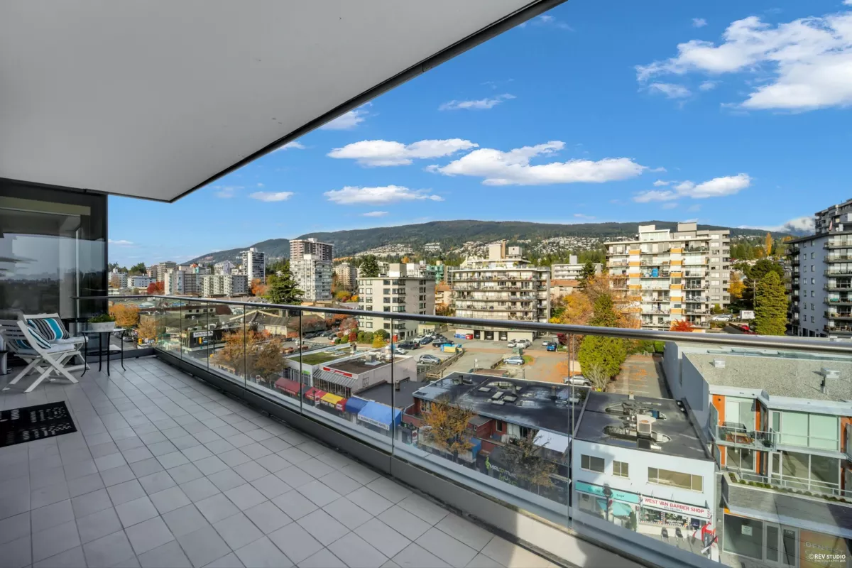 Backyard Photo of 601 1355 Bellevue Avenue, West Vancouver, BC