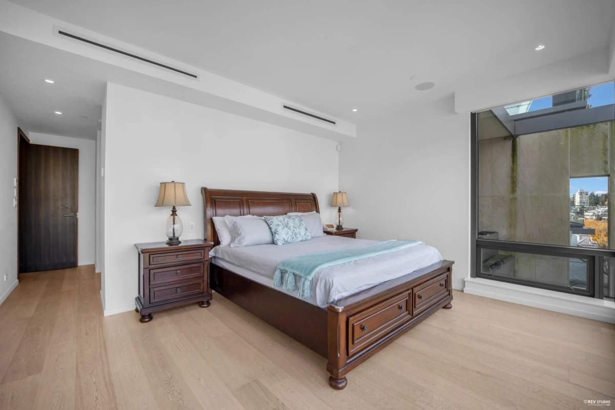 Basement Recreation Room Photo of 601 1355 Bellevue Avenue, West Vancouver, BC