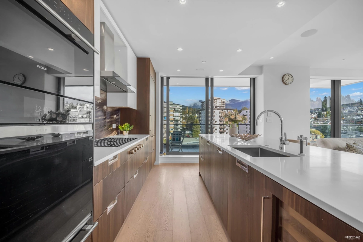 Dining Area Photo of 601 1355 Bellevue Avenue, West Vancouver, BC