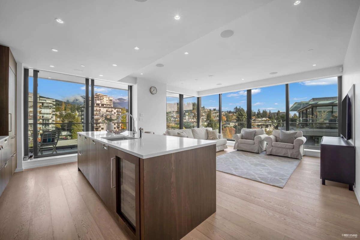 Family Room Photo of 601 1355 Bellevue Avenue, West Vancouver, BC