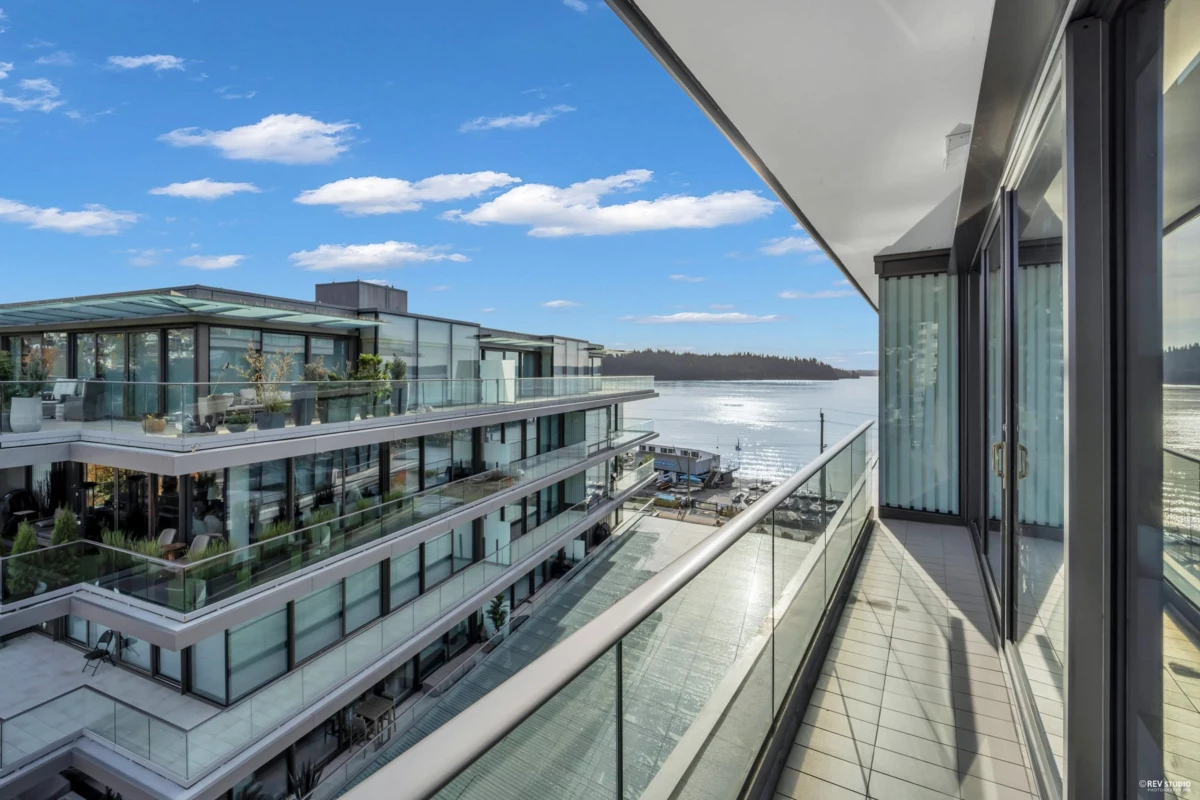 Front Yard Photo of 601 1355 Bellevue Avenue, West Vancouver, BC