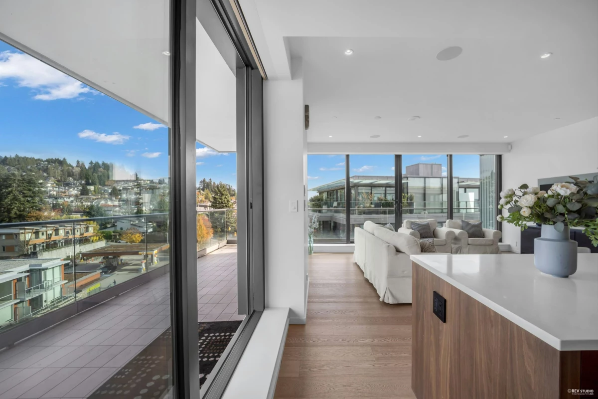 Guest Bathroom Photo of 601 1355 Bellevue Avenue, West Vancouver, BC