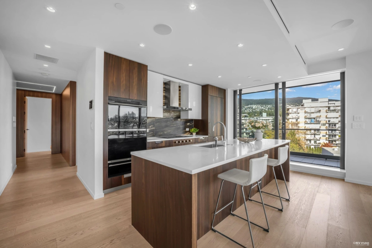 Kitchen Photo of 601 1355 Bellevue Avenue, West Vancouver, BC