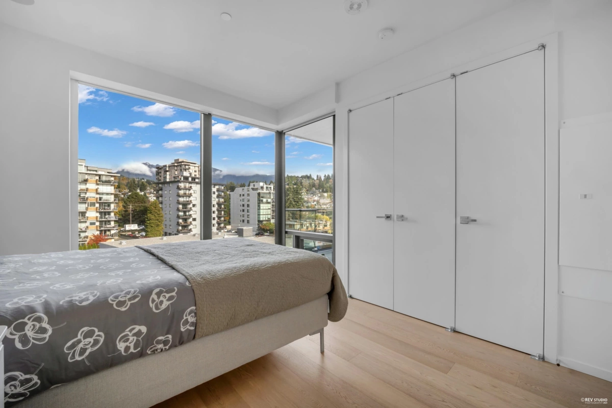 Staircase Photo of 601 1355 Bellevue Avenue, West Vancouver, BC