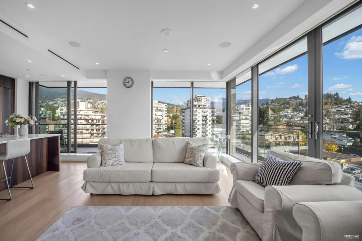 Walk-In Closet Photo of 601 1355 Bellevue Avenue, West Vancouver, BC