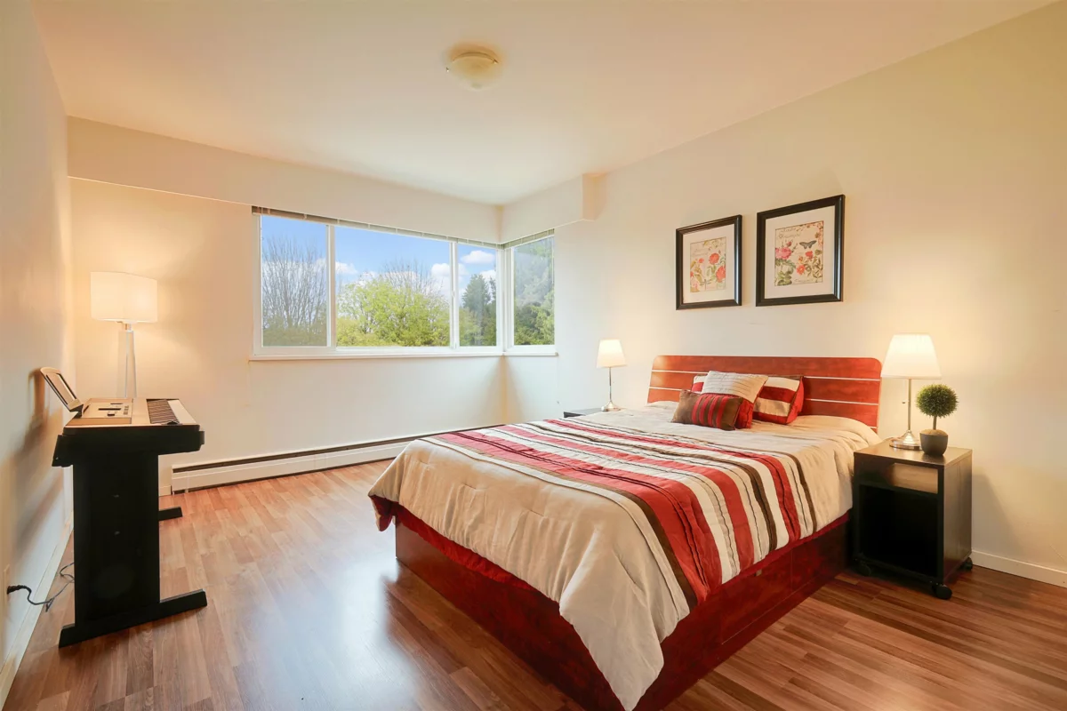 Breakfast Nook Photo of 502 1750 Esquimalt Avenue, West Vancouver, BC