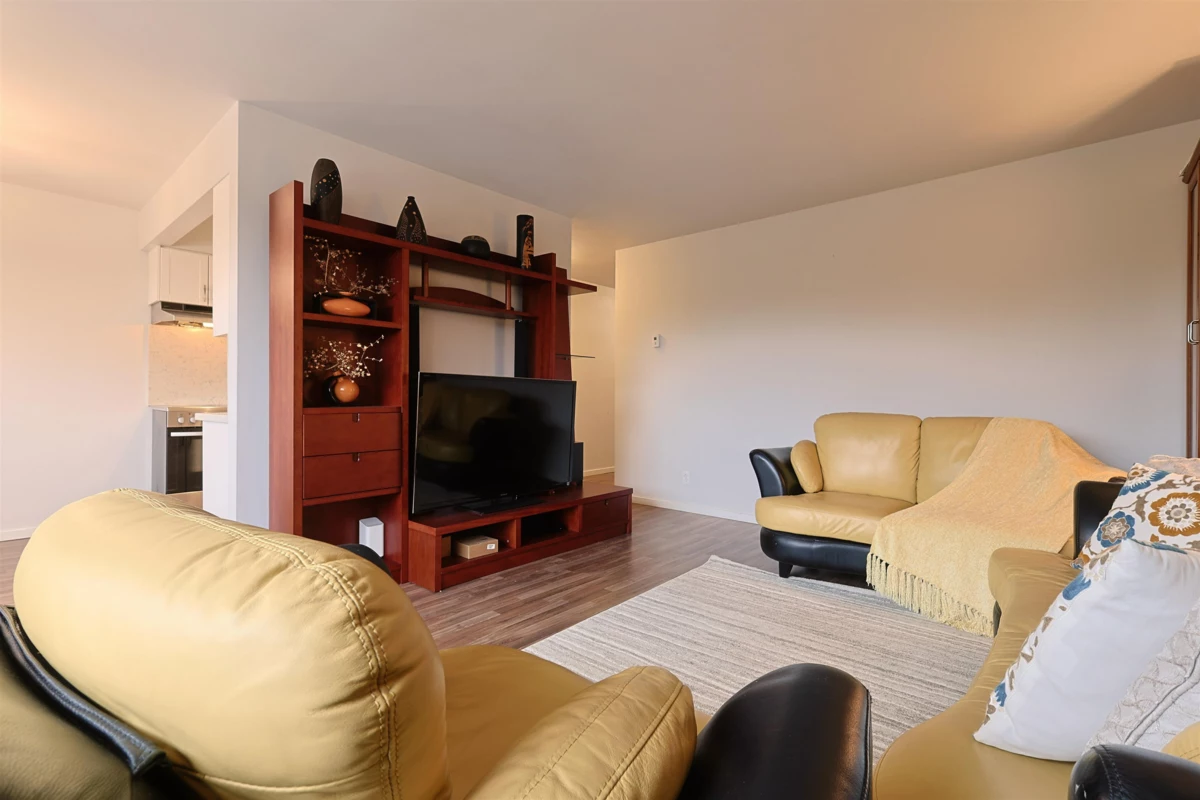 Family Room Photo of 502 1750 Esquimalt Avenue, West Vancouver, BC