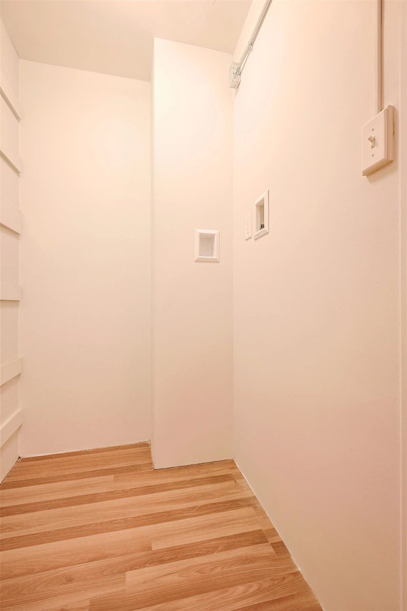 Primary Bathroom Photo of 502 1750 Esquimalt Avenue, West Vancouver, BC