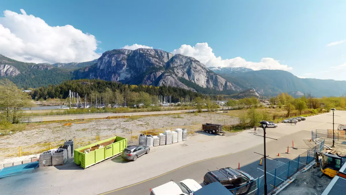 Guest Bathroom Photo of 314 37881 Cleveland Avenue, Squamish, BC