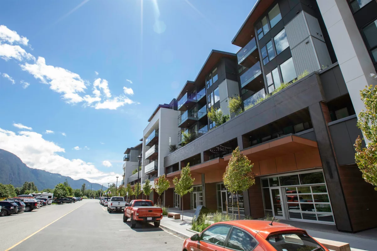 Kitchen Island Photo of 314 37881 Cleveland Avenue, Squamish, BC