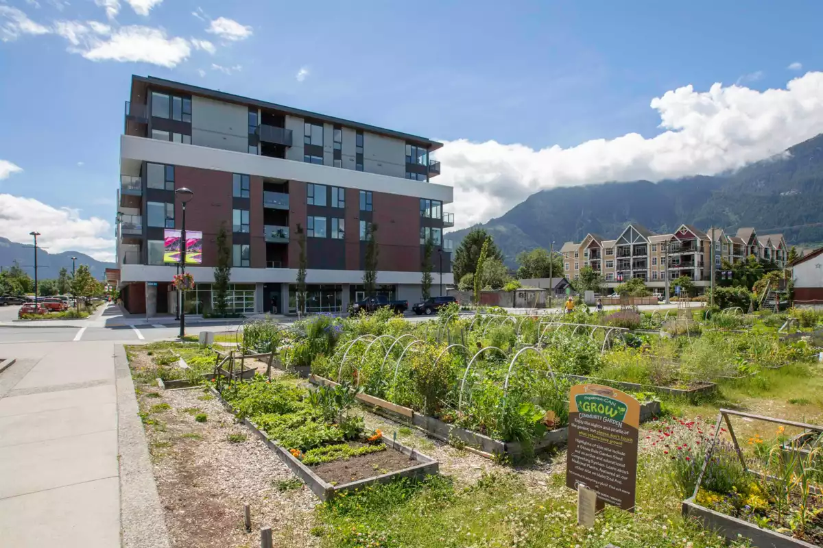 Walk-In Closet Photo of 314 37881 Cleveland Avenue, Squamish, BC