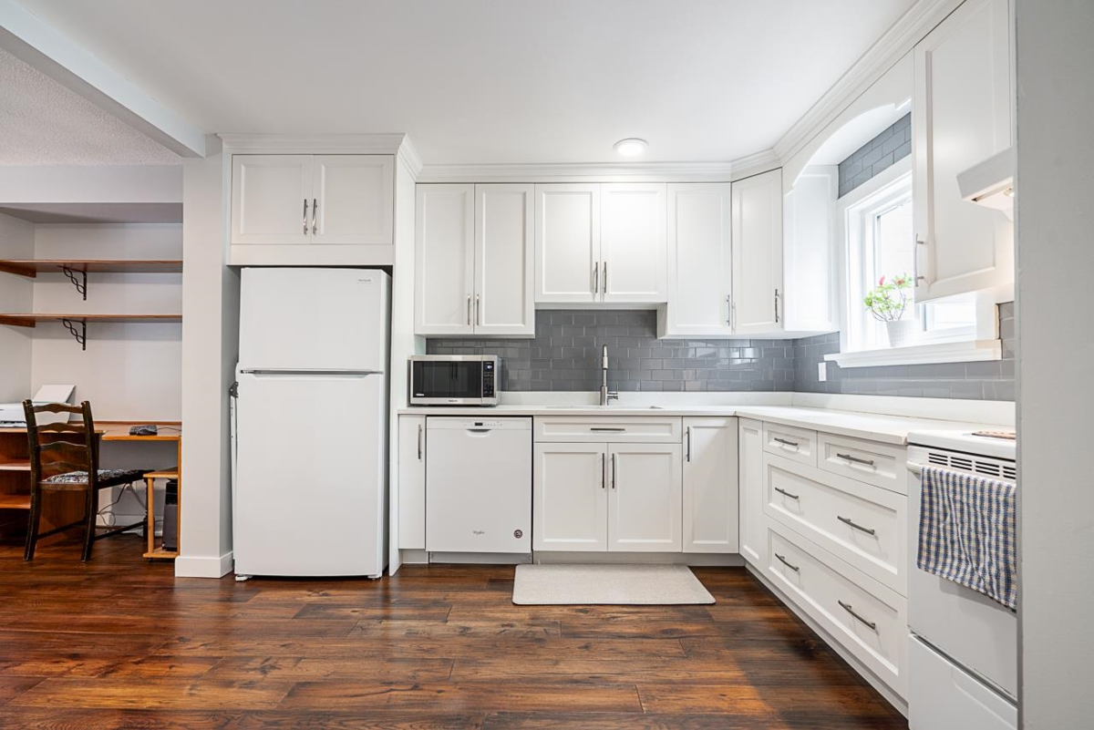 Dining Area Photo of 131 13710 67 Avenue, Surrey, BC