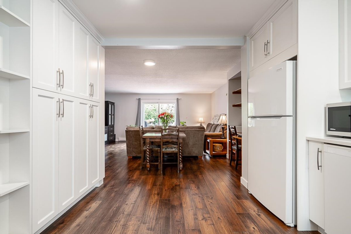 Kitchen Photo of 131 13710 67 Avenue, Surrey, BC