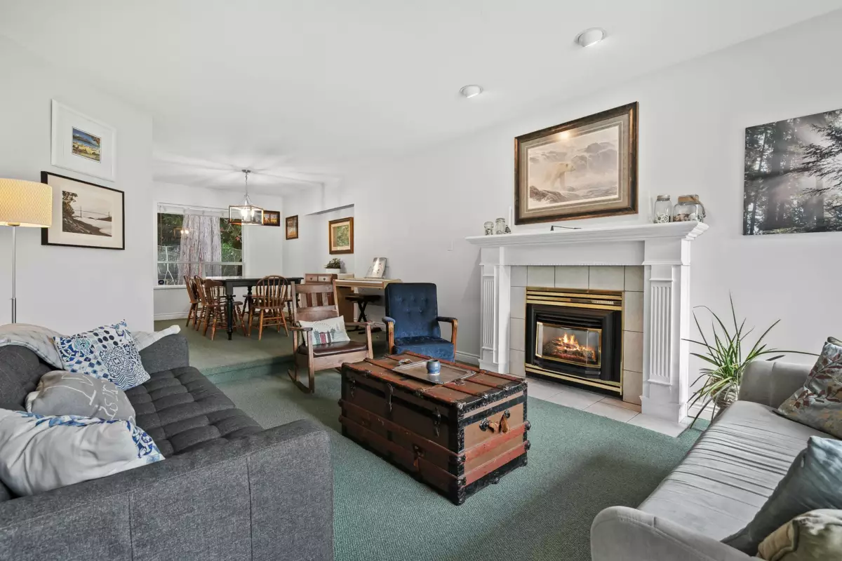 Dining Area Photo of 12507 24a Avenue, Surrey, BC
