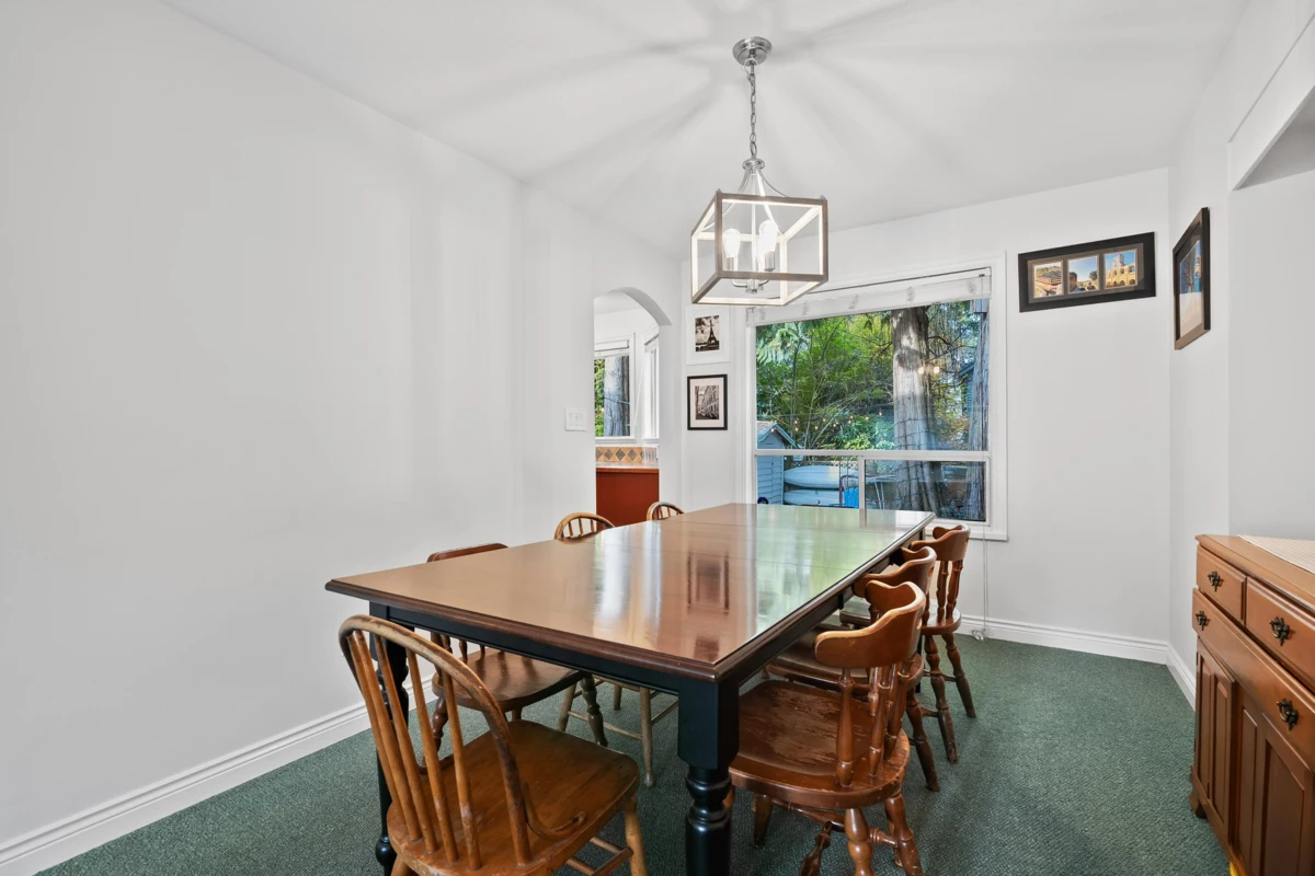 Kitchen Island Photo of 12507 24a Avenue, Surrey, BC