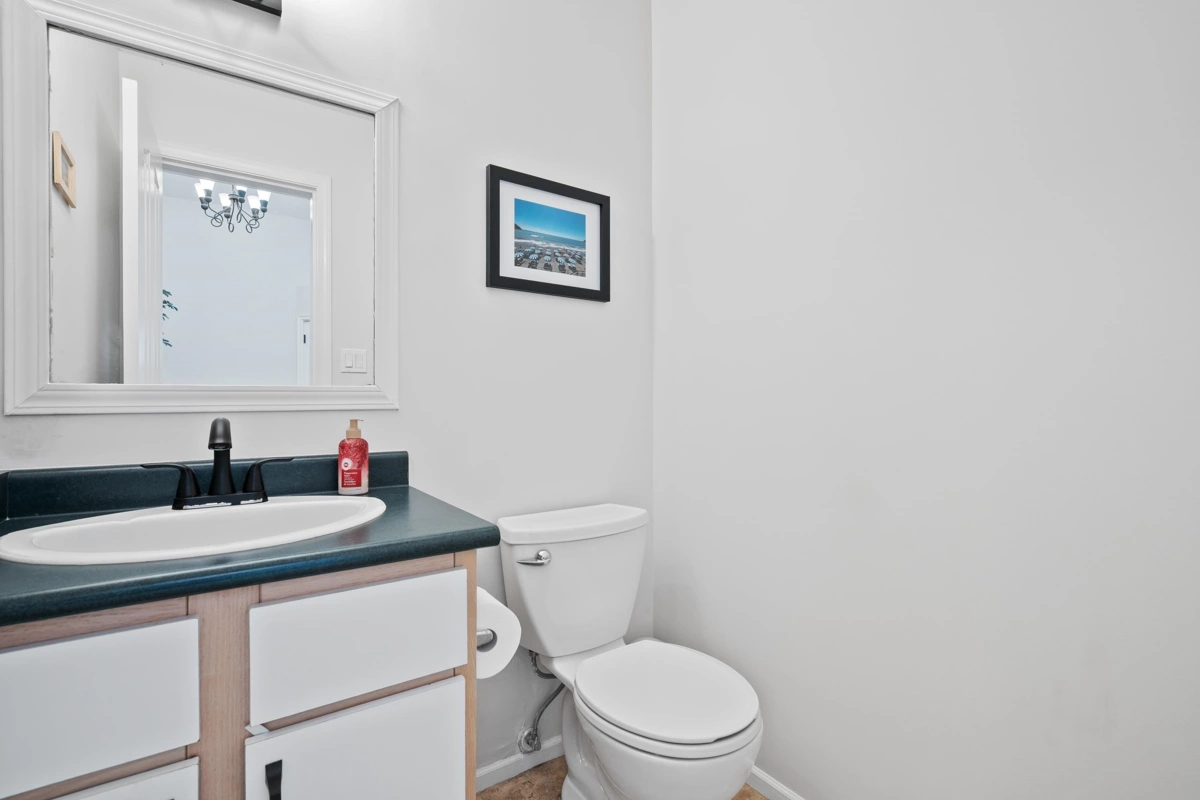 Powder Room Photo of 12507 24a Avenue, Surrey, BC
