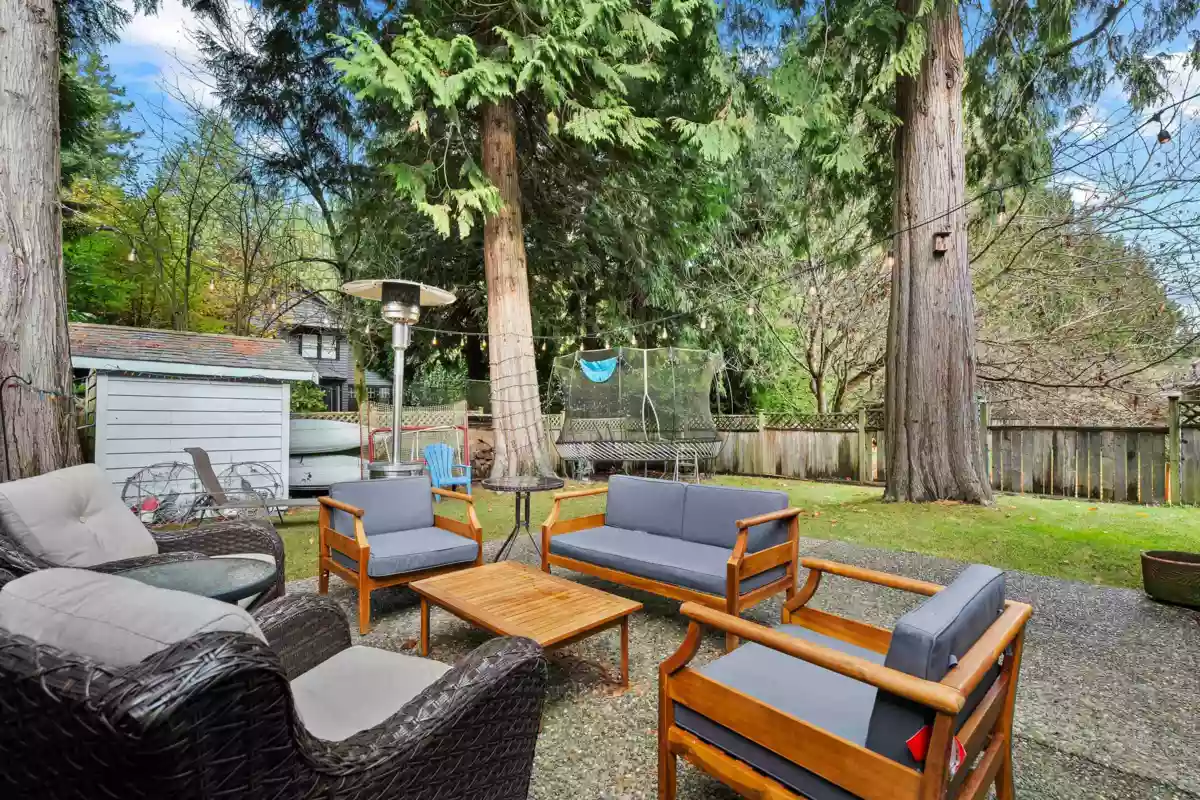 Swimming Pool Photo of 12507 24a Avenue, Surrey, BC