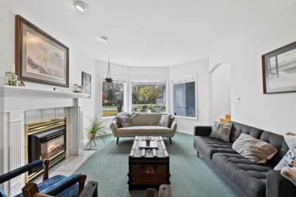 Family Room Photo of 12507 24a Avenue, Surrey, BC