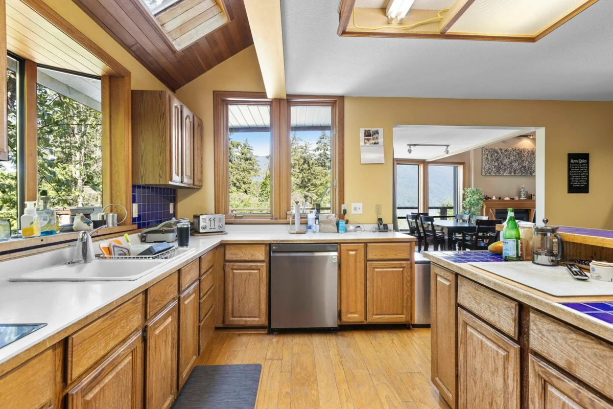 Kitchen Island Photo of 3456 Main Avenue, Belcarra, BC
