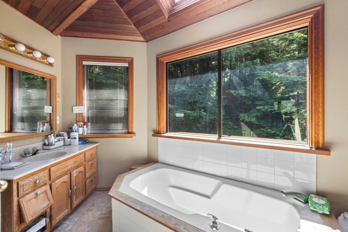 Primary Bathroom Photo of 3456 Main Avenue, Belcarra, BC