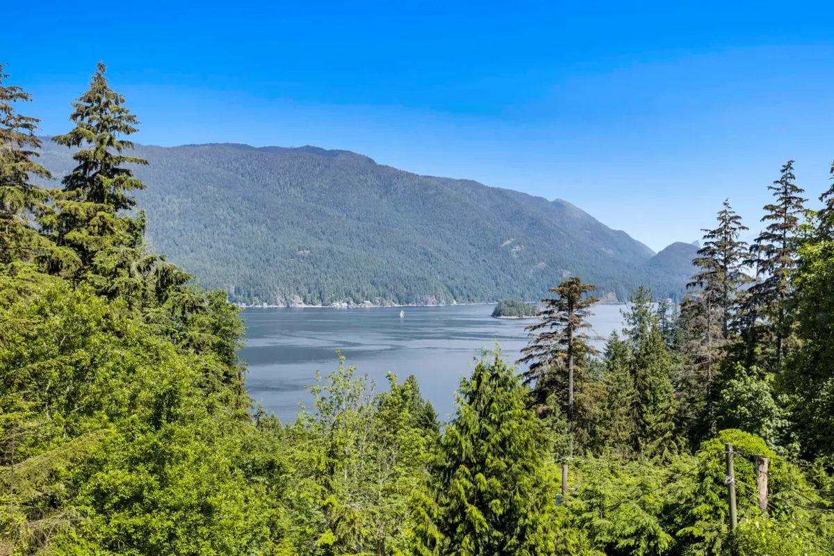 Walk-In Closet Photo of 3456 Main Avenue, Belcarra, BC