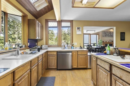 Kitchen Island Photo of 3456 Main Avenue, Belcarra, BC