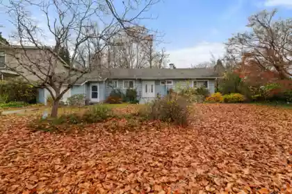 45883 Berkeley Avenue, Chilliwack, BC, Chilliwack Downtown — 4 bed single family residence for sale