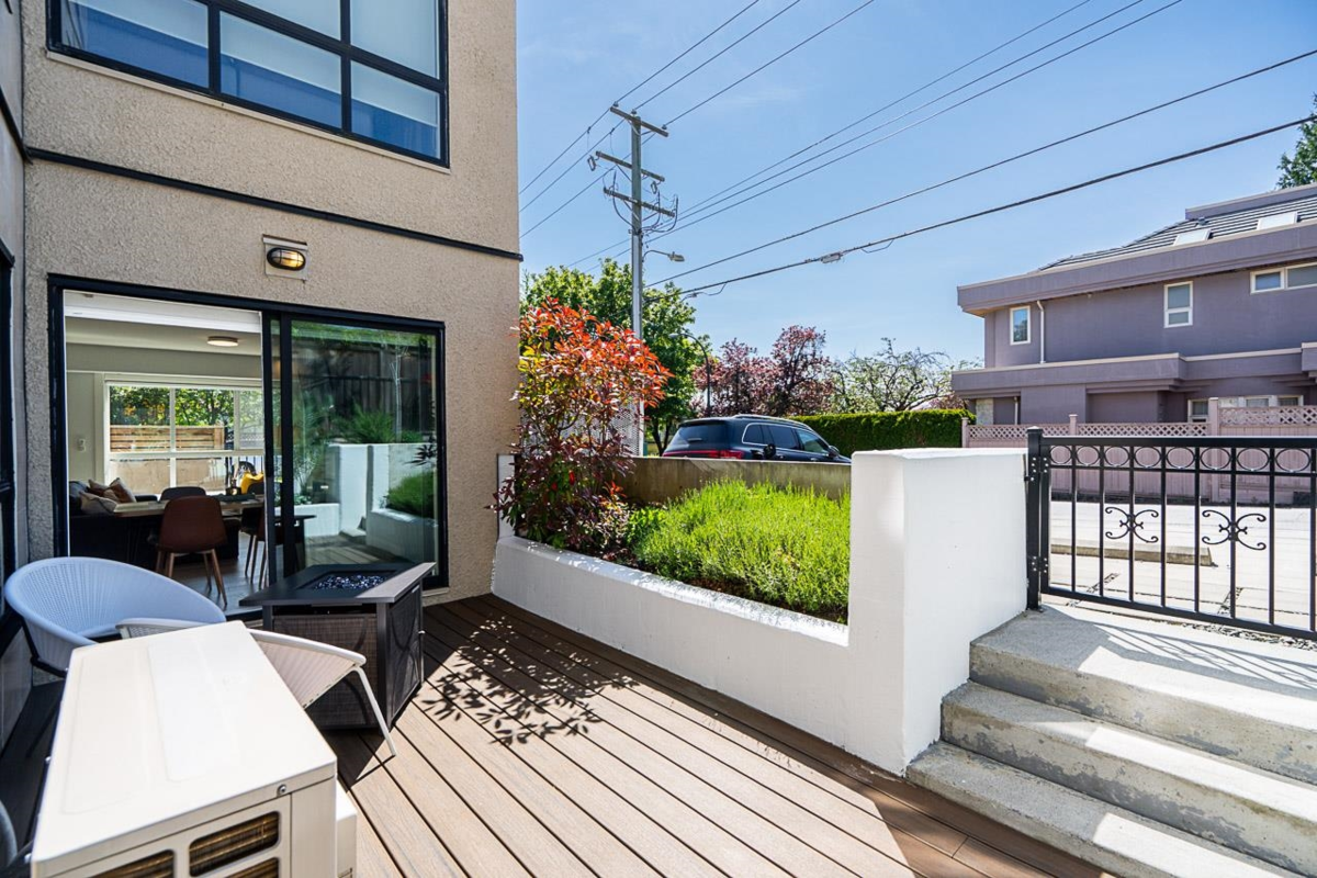 Entry Foyer Photo of 1505 W 60th Avenue, Vancouver, BC