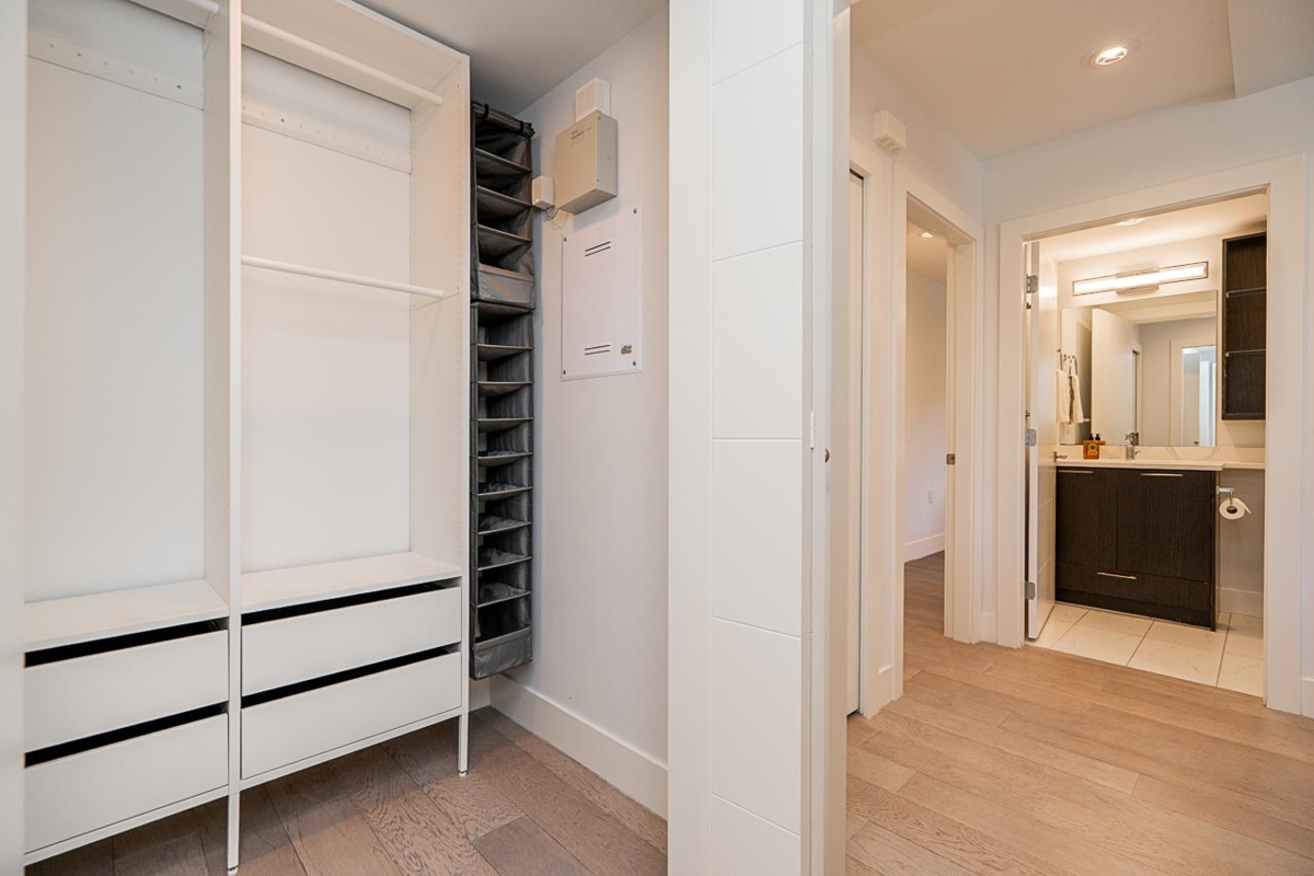 Powder Room Photo of 1505 W 60th Avenue, Vancouver, BC