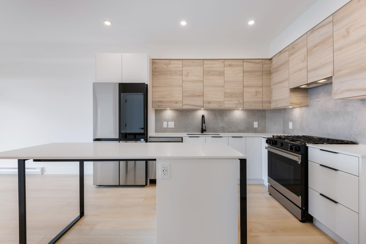 Dining Area Photo of 207 30490 Cardinal Avenue, Abbotsford, BC
