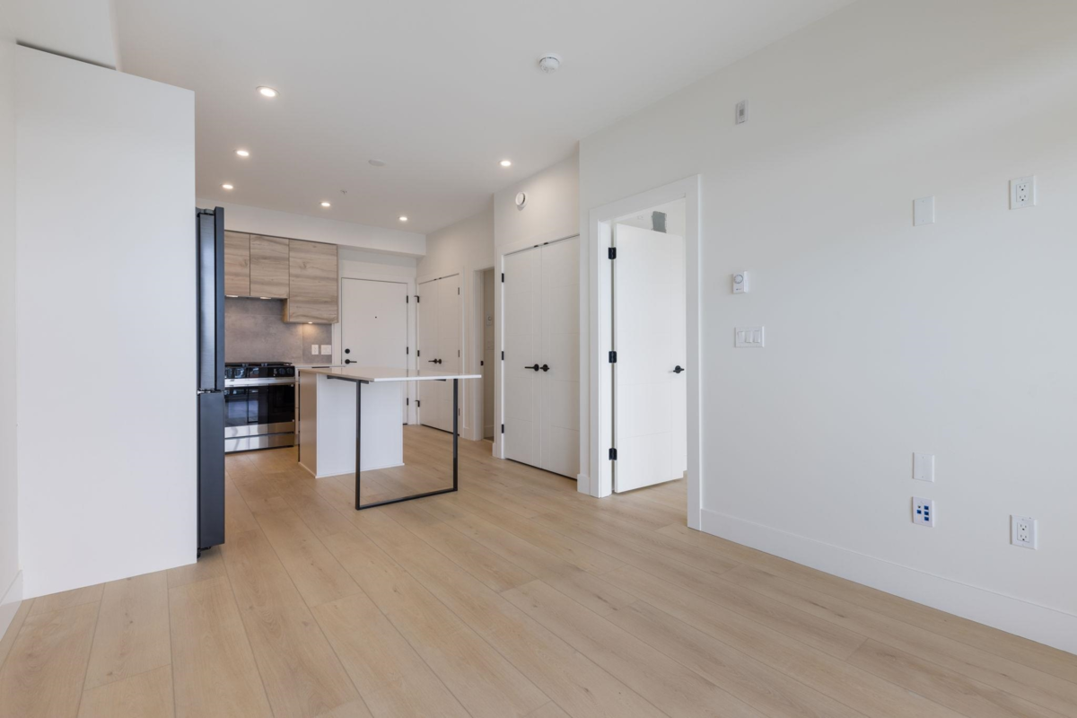 Kitchen Island Photo of 207 30490 Cardinal Avenue, Abbotsford, BC