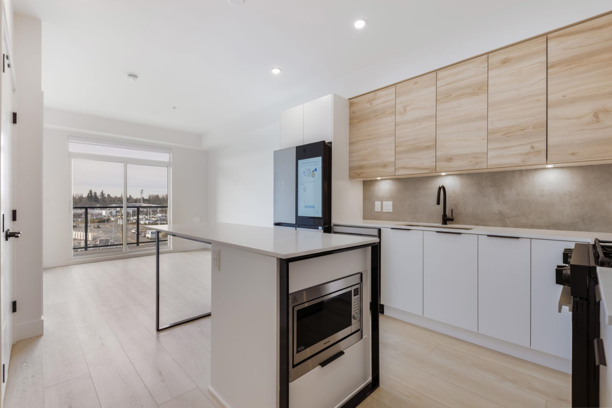 Kitchen Photo of 207 30490 Cardinal Avenue, Abbotsford, BC