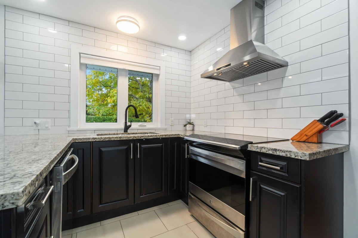 Dining Area Photo of 660 Gatensbury Street, Coquitlam, BC