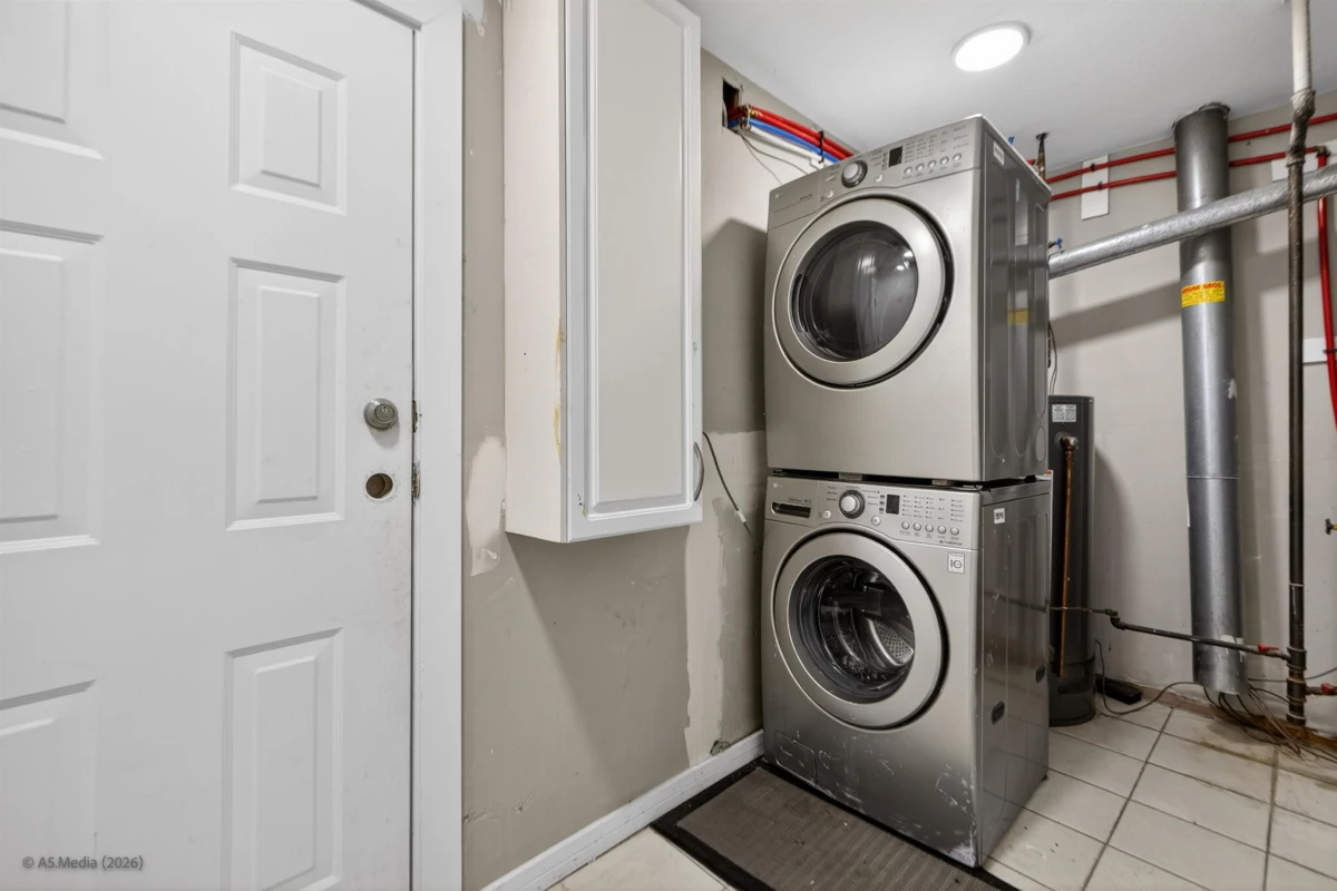 Entry Foyer Photo of 12369 64 Avenue, Surrey, BC