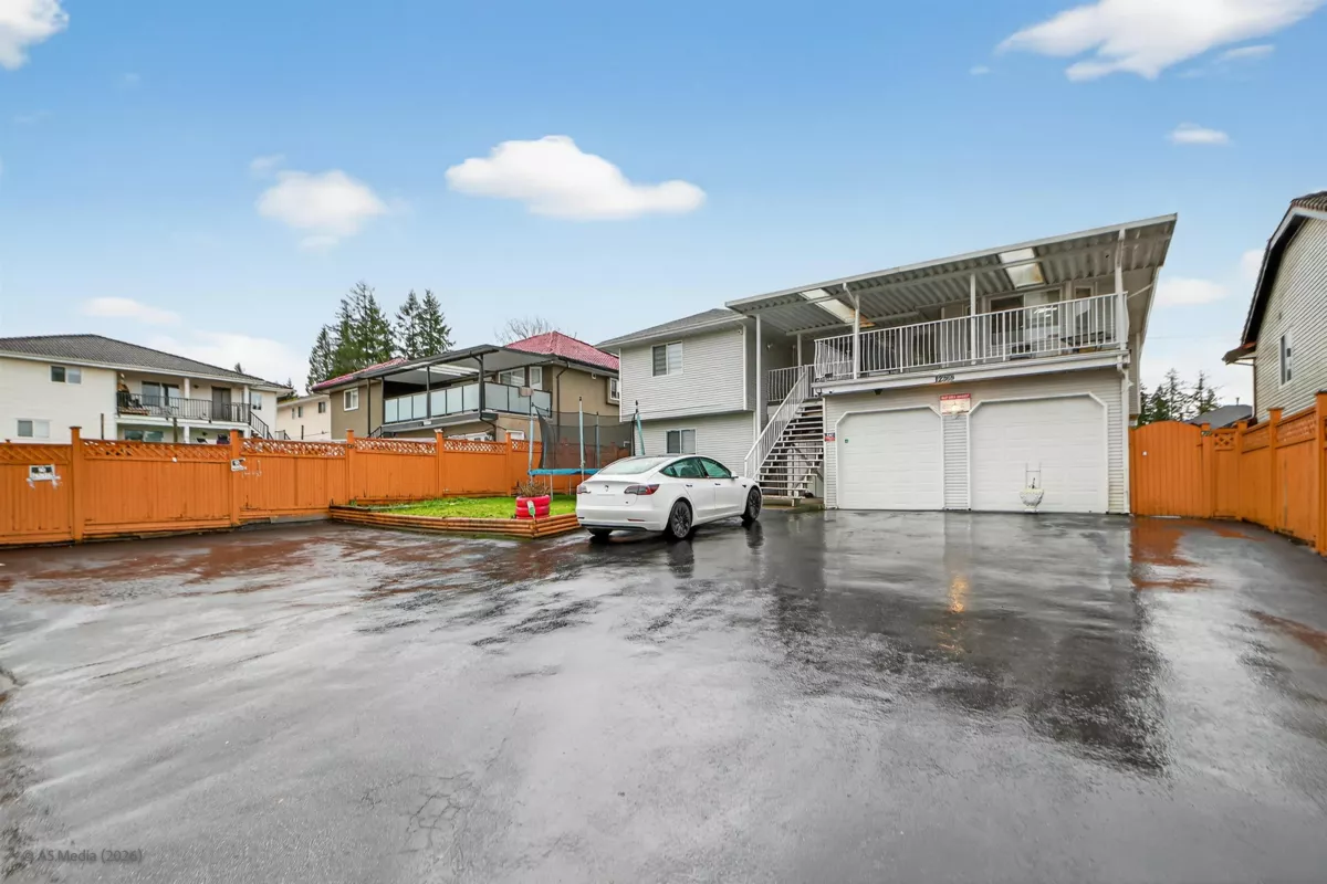 Front Yard Photo of 12369 64 Avenue, Surrey, BC