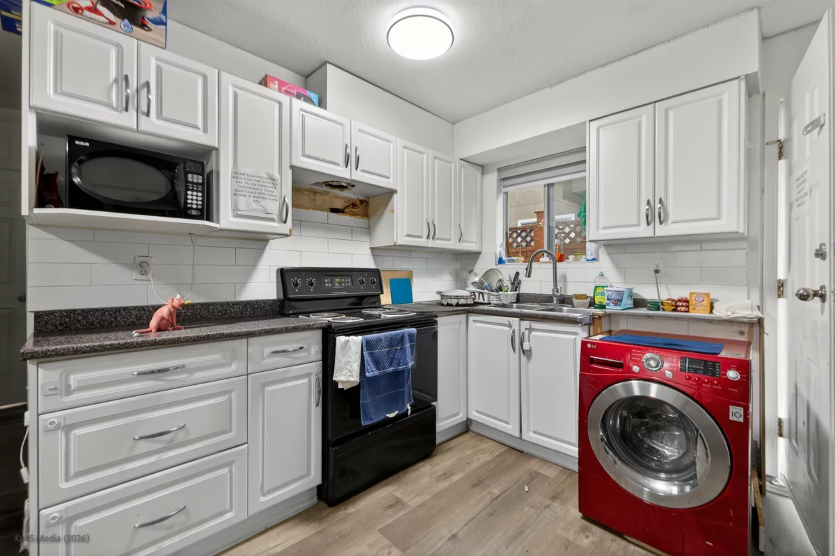 Hallway Photo of 12369 64 Avenue, Surrey, BC