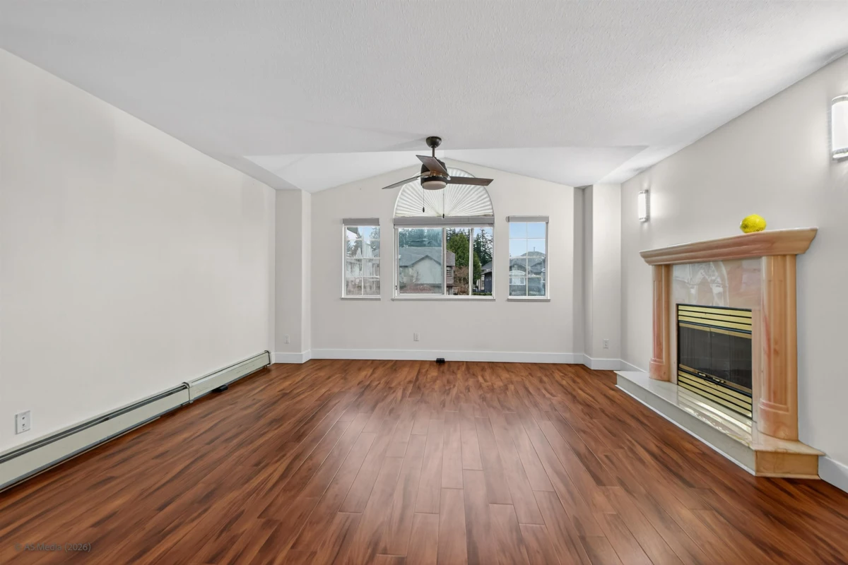 Kitchen Island Photo of 12369 64 Avenue, Surrey, BC