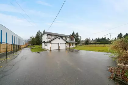 Front Yard Photo of 33459 Dewdney Trunk Road, Mission, BC
