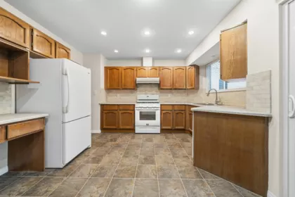 Kitchen Photo of 33459 Dewdney Trunk Road, Mission, BC