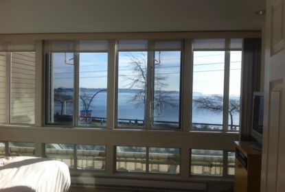 Guest Bathroom Photo of 14831 Marine Drive, White Rock, BC