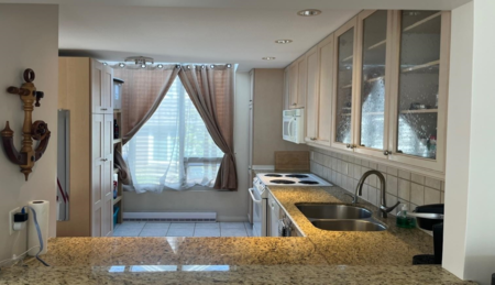 Kitchen Island Photo of 14831 Marine Drive, White Rock, BC