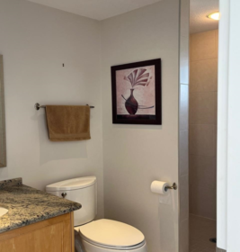 Powder Room Photo of 14831 Marine Drive, White Rock, BC