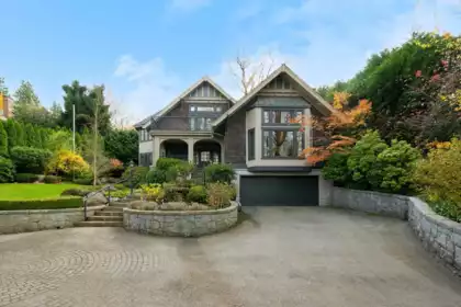 Hot Tub / Spa Photo of 1638 Marpole Avenue, Vancouver, BC