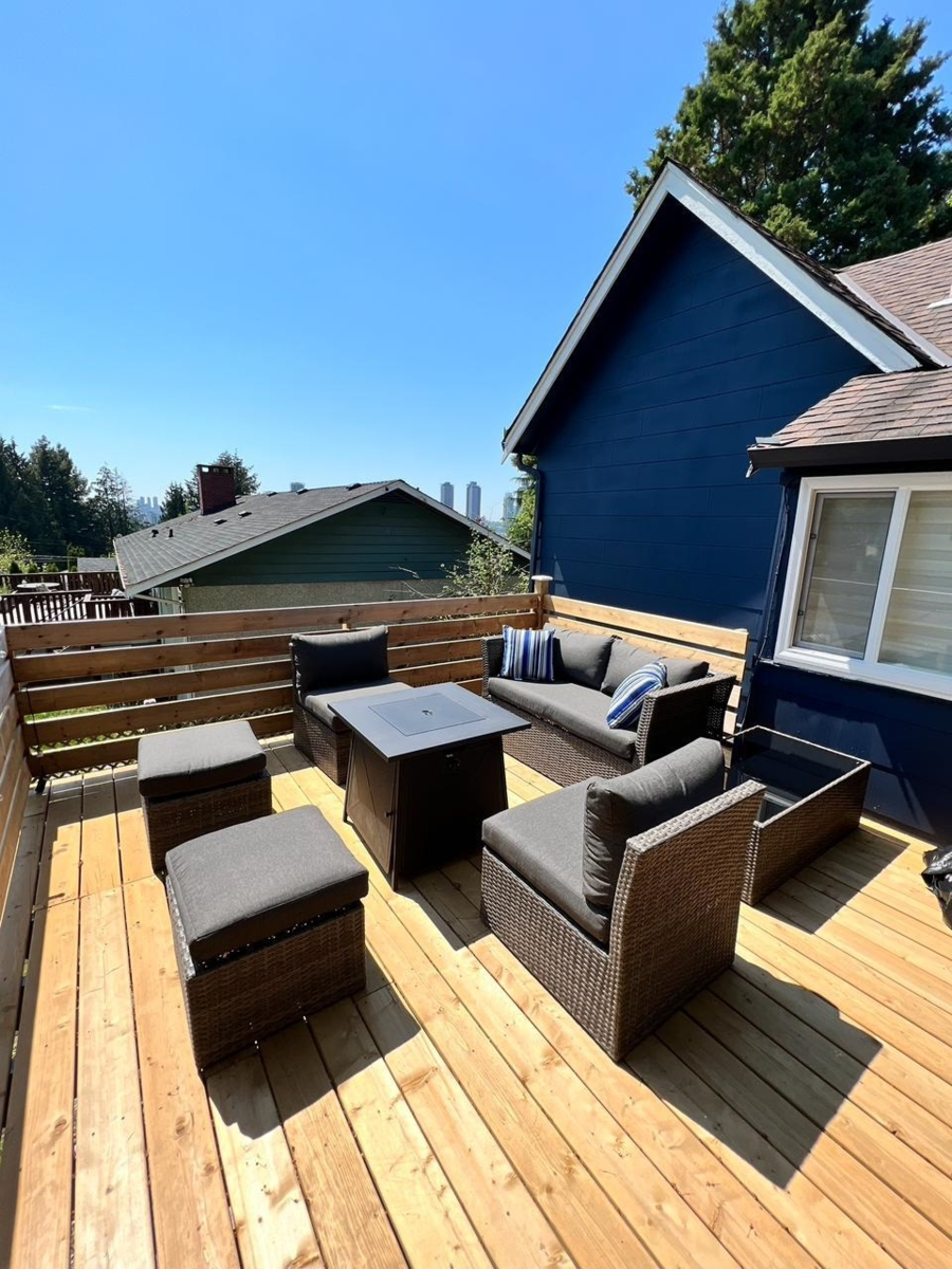 Kitchen Island Photo of 560 Springer Avenue, Burnaby, BC