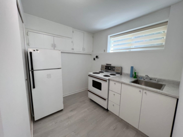 Kitchen Photo of 560 Springer Avenue, Burnaby, BC