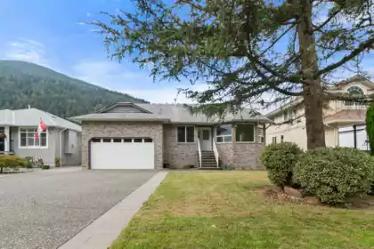 322 Miami River Drive, Harrison Hot Springs, BC, Harrison Hot Springs — 3 bed single family residence for sale